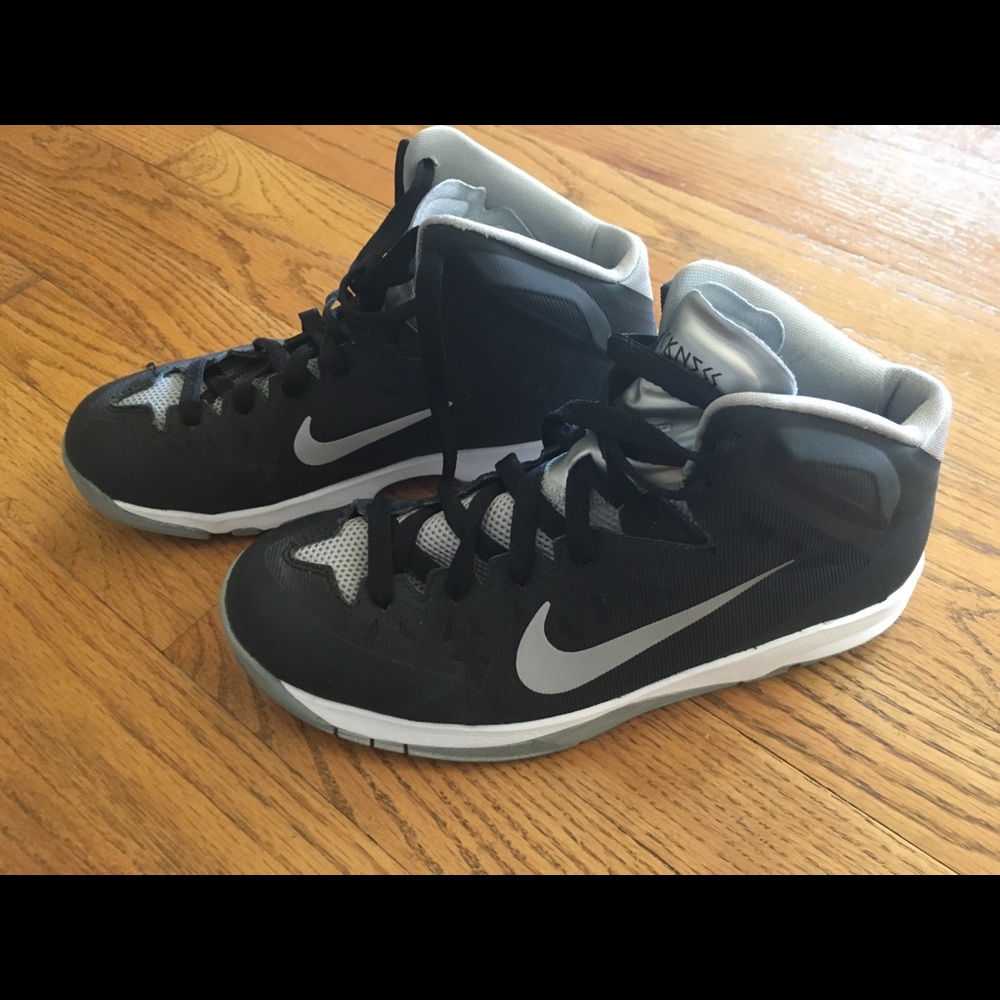 Nike basketball shoes size 7
